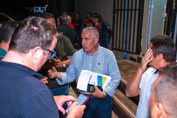 Mario Cabrera: “Mientras el Gobierno de Canarias promete lluvia de millones, los agricultores de Fuerteventura tienen que recurrir a cubas de agua para no parar su producción”