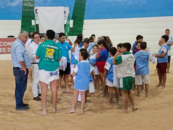 Un total de 35 niños y niñas participan en la tercera edición del Campus de Lucha del CL Tetir