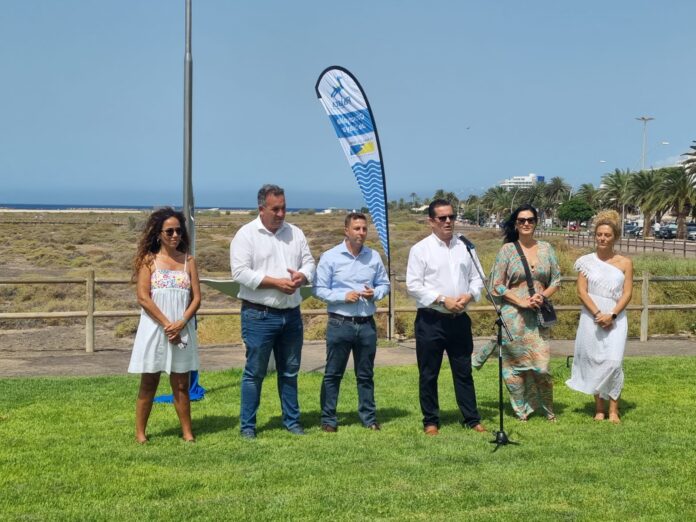 El Ayuntamiento de Pájara iza la Bandera Azul de la Playa de Morro Jable