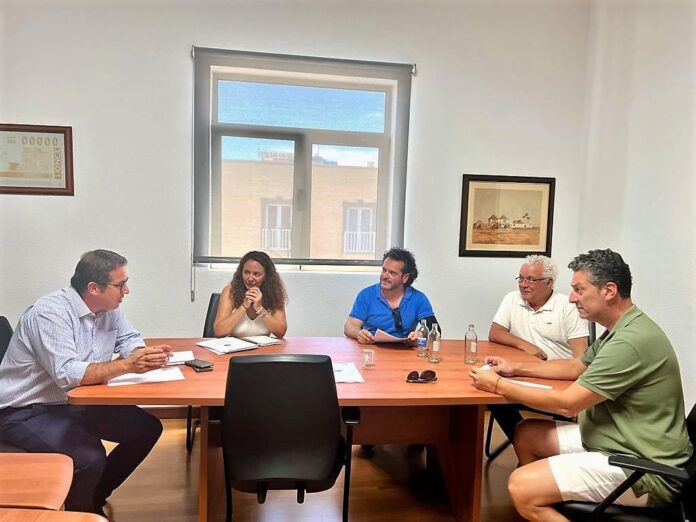 El Ayuntamiento de Puerto del Rosario trabaja de forma conjunta con Adivia y el sector del taxi para mejorar la accesibilidad