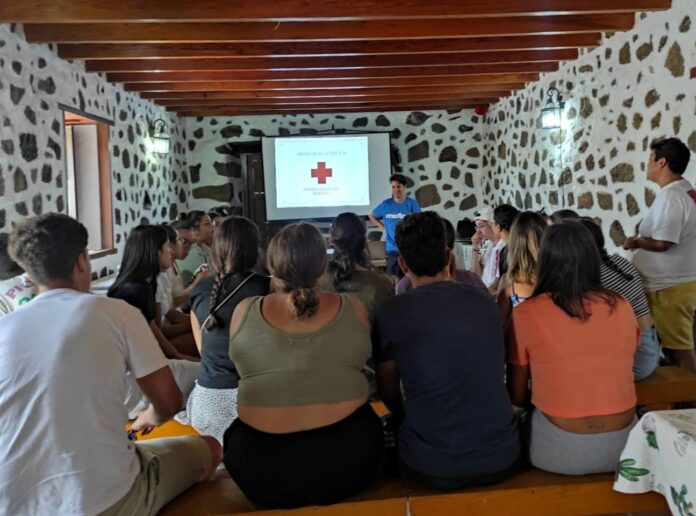 Una veintena de jóvenes de Antigua se forman como monitores de campamentos