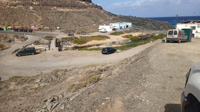 El Servicio de Medio Ambiente ejecuta trabajos de limpieza en el pueblo de Los Molinos tras las fiestas