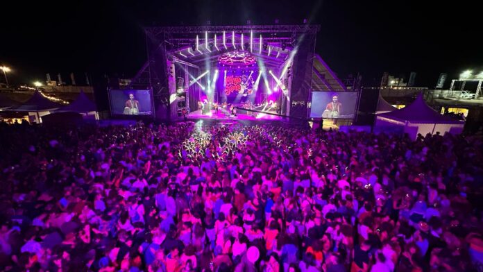 La alegría de La Pegatina contagia al público de la segunda noche del Fuerteventura en Música