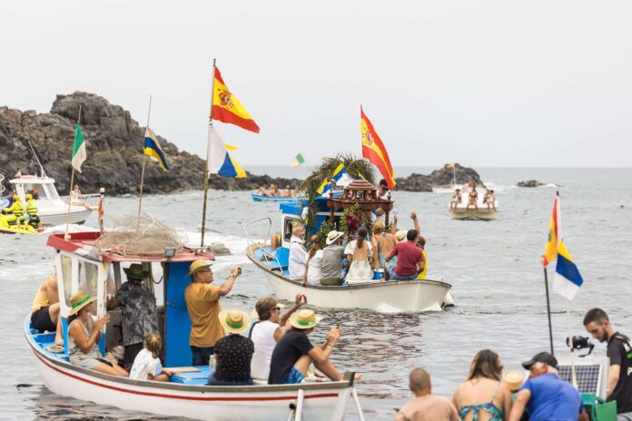 Unidos en Devoción y Tradición en la Procesión Terrestre-Marítima de la Virgen del Buen Viaje en El Cotillo