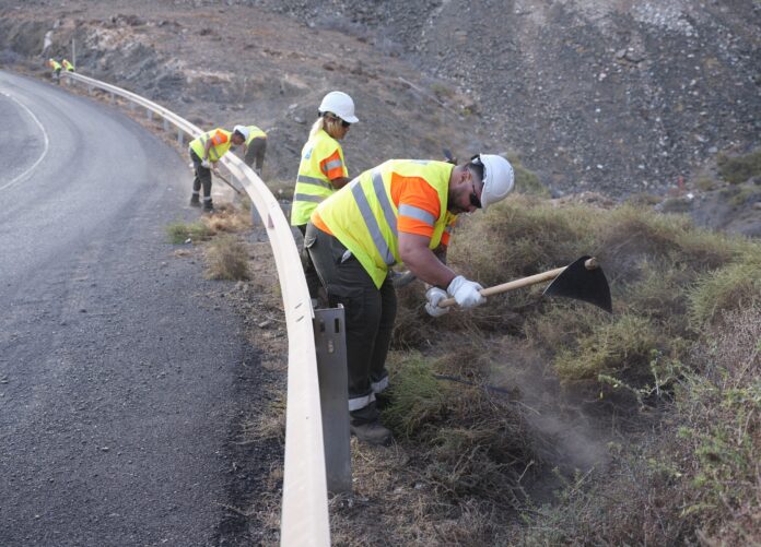 El Cabildo apuesta por prácticas más sostenibles en la limpieza de carreteras