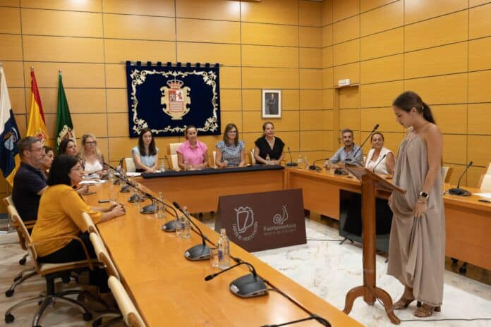 Doce personas toman posesión como funcionarios del Cabildo de Fuerteventura