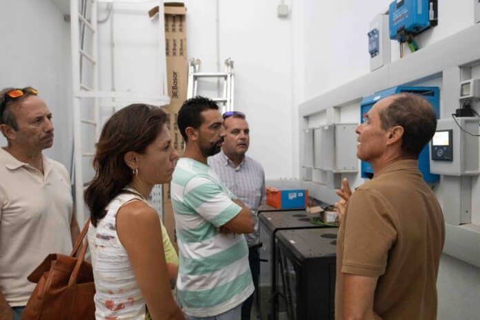 El Cabildo instala un sistema de energía renovable para el autoabastecimiento en la Lonja del Cotillo