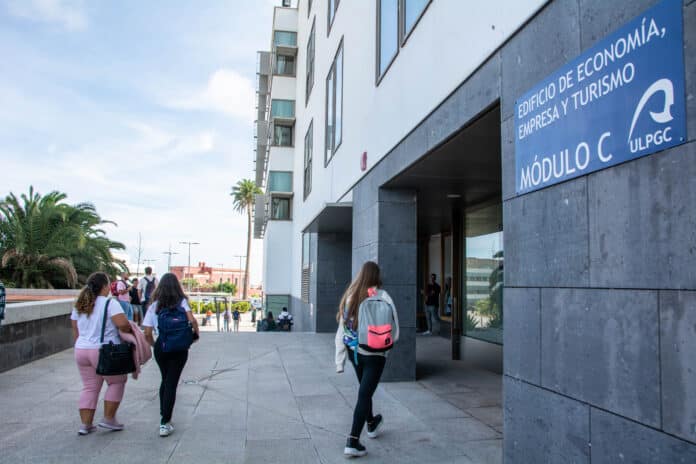 Titulaciones de Grado con plazas vacantes para alumnado de nuevo ingreso para el curso 2023/2024