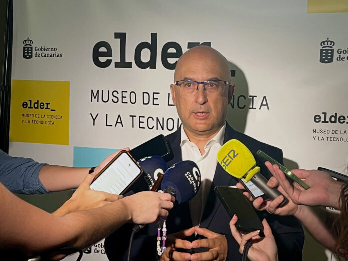 El director general de Ordenación Turística: 