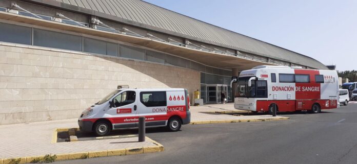 El ICHH realiza una campaña de donación en el aeropuerto de Fuerteventura