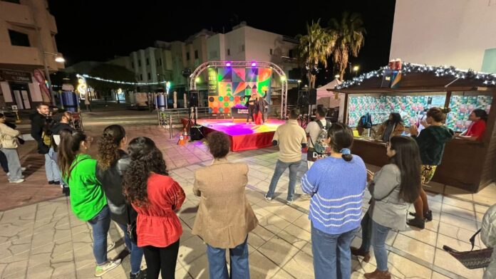 Éxito del mercadillo Maxo Arte Navidad que mañana viernes abre hasta las 23.00 horas